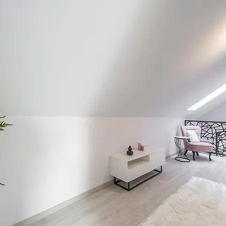 Sosto Pihenohaz By Bltn *