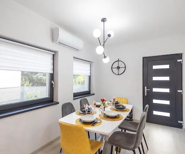 Sosto Pihenohaz By Bltn שיופוק