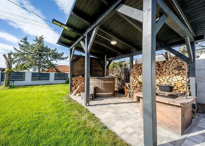 Sosto Pihenohaz By Bltn שיופוק