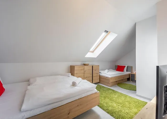 Sosto Pihenohaz By Bltn * שיופוק