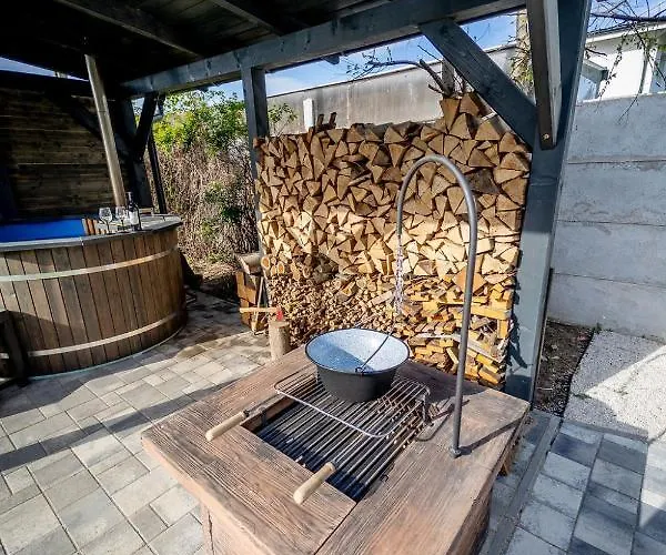 Sosto Pihenohaz By Bltn וילה שיופוק