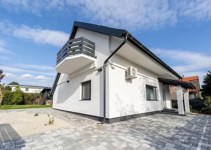 Sosto Pihenohaz By Bltn * シオーフォク